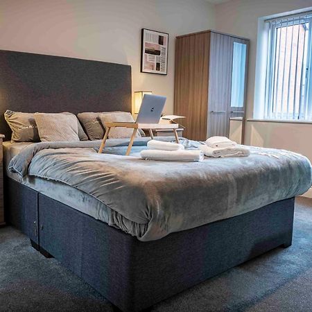 1 Bed House At Velvet Serviced Accommodation Swansea With Free Parking & Wifi - Sa1 Extérieur photo