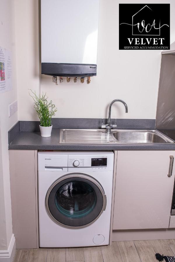 1 Bed House At Velvet Serviced Accommodation Swansea With Free Parking & Wifi - Sa1 Extérieur photo