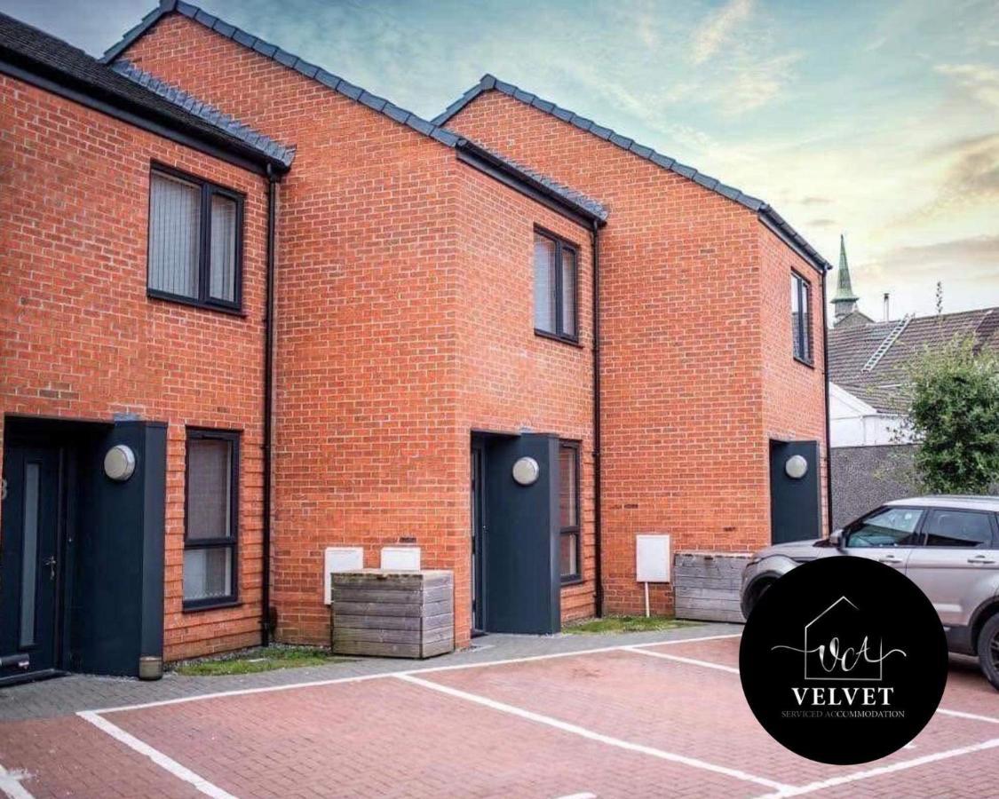 1 Bed House At Velvet Serviced Accommodation Swansea With Free Parking & Wifi - Sa1 Extérieur photo